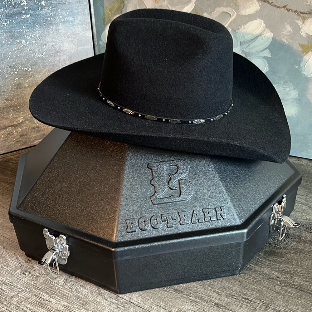 Cody James cowboy hat.   Size 7. Black wool blend